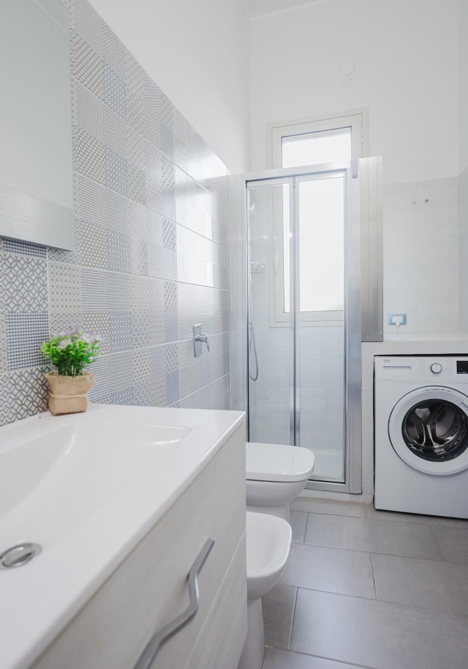 Shower, Toilet, Bathroom, washing machine