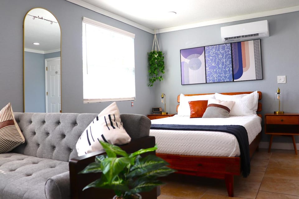 Bed, Living room, Bedroom