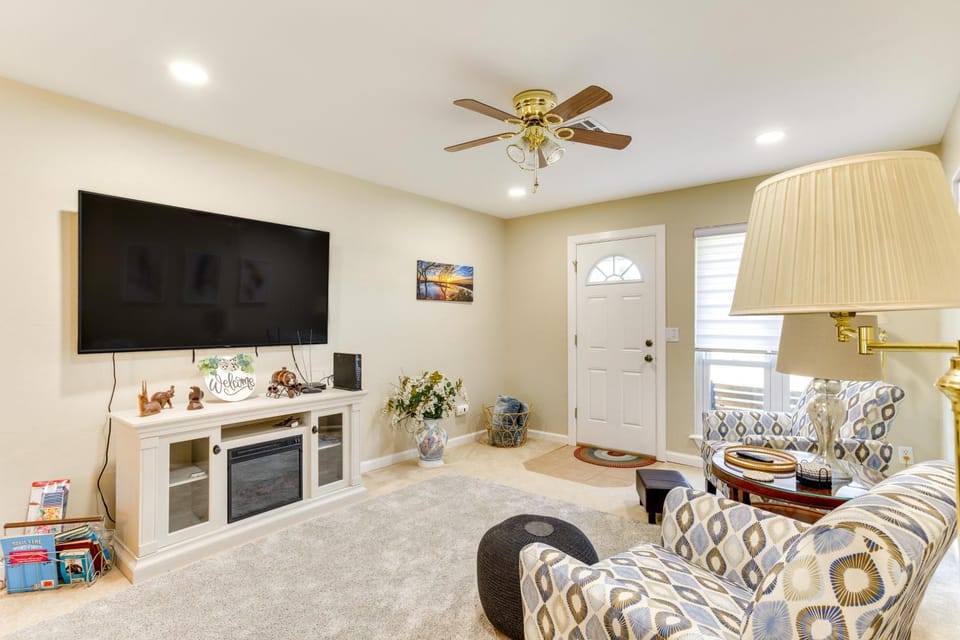 Cozy Oklahoma Retreat w/ Covered Patio & Gas Grill House in Oklahoma City