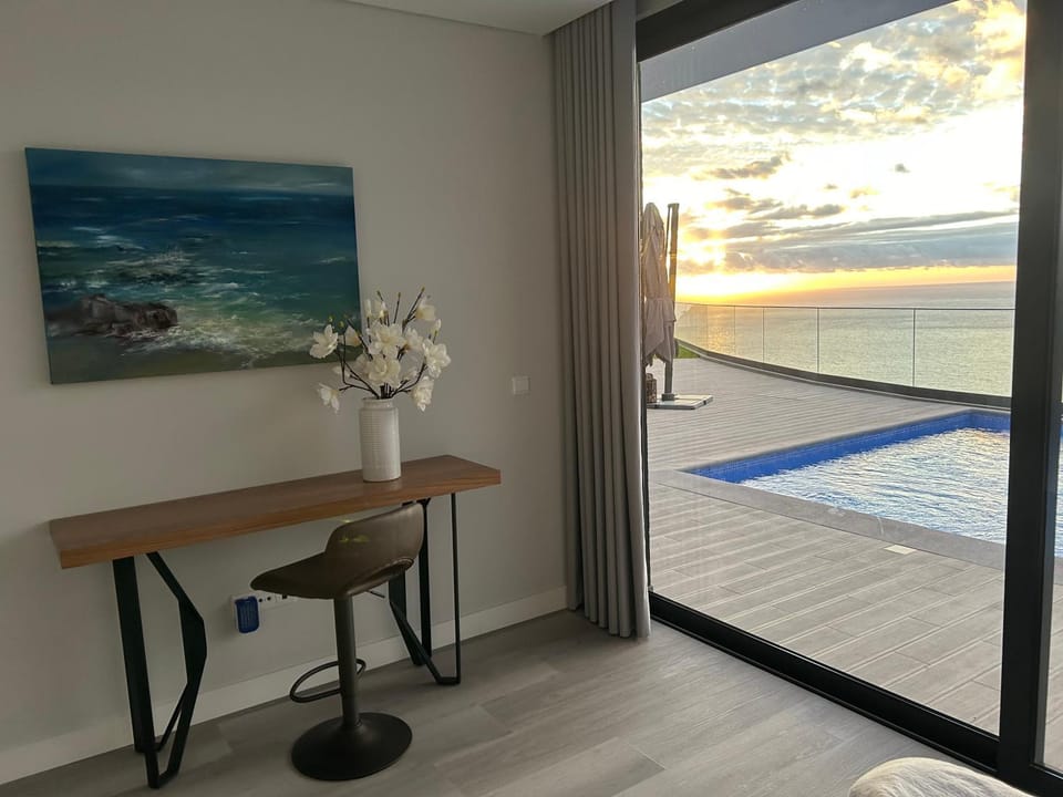 Pool view, Sea view