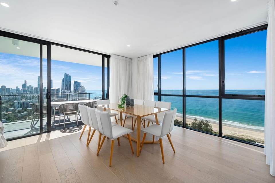 Opulent Ocean Opus -25th Floor Apartment in Gold Coast