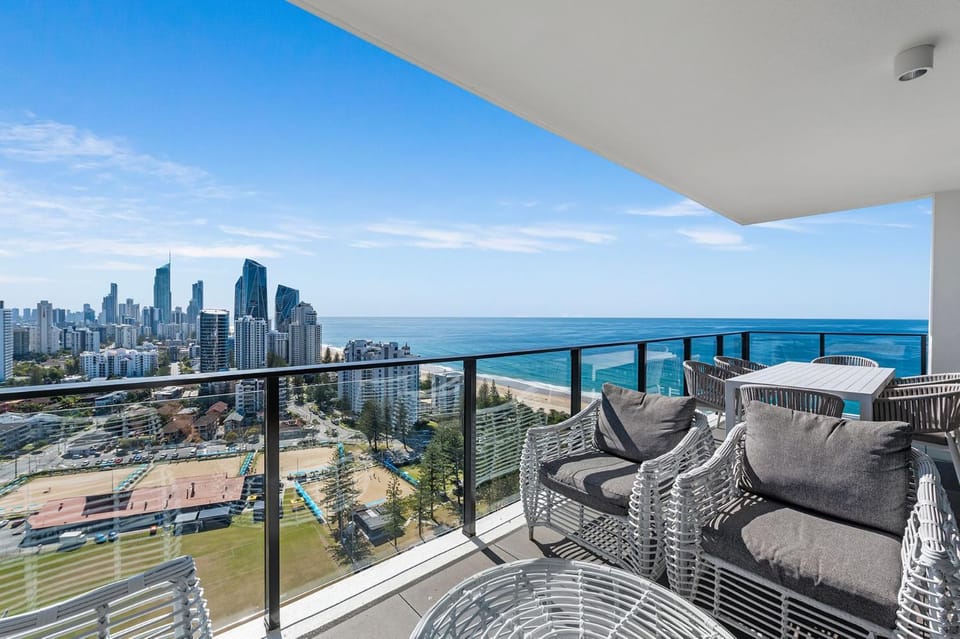 Opulent Ocean Opus -25th Floor Apartment in Gold Coast