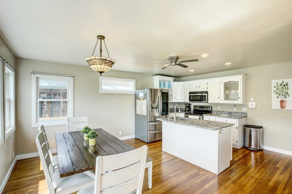 Dining area, kitchen