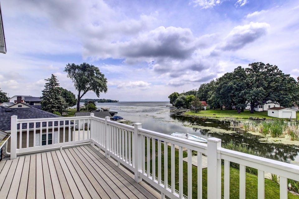 View (from property/room), Balcony/Terrace, Lake view