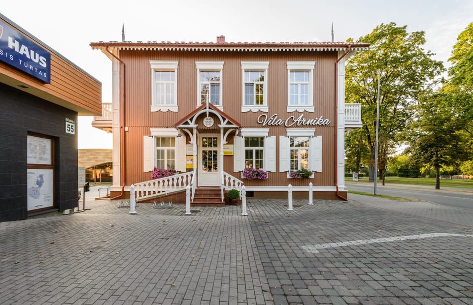 Facade/entrance