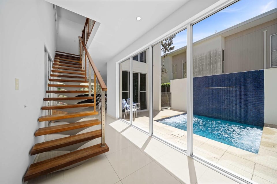 Saltbreeze - Laidback Poolside Living House in Sunshine Coast