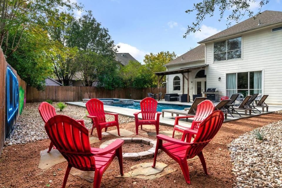 Sun Filled Home W Gorgeous Pool HotTub Gameroom House in Round Rock
