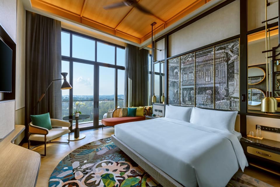 View (from property/room), Seating area, Bedroom, City view