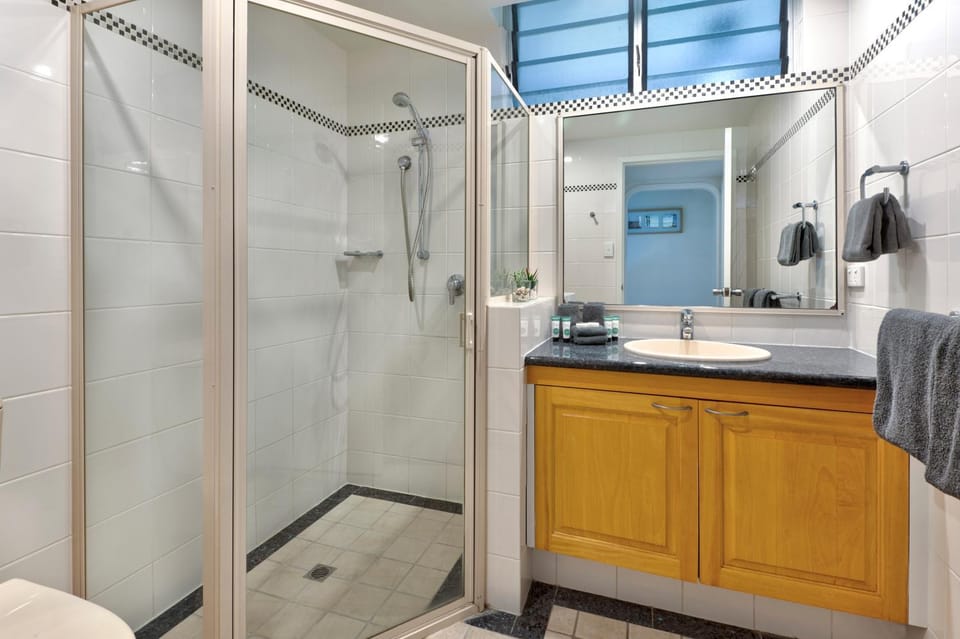 Shower, Bathroom, towels