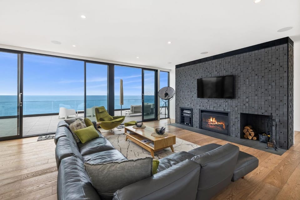 TV and multimedia, Living room, Seating area, flat iron