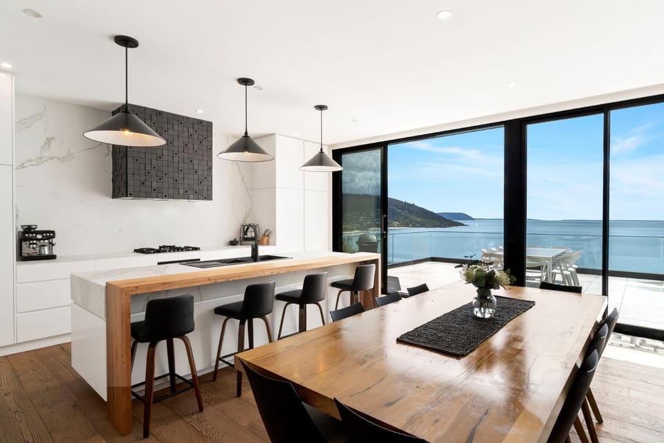 Kitchen or kitchenette, Dining area, Sea view