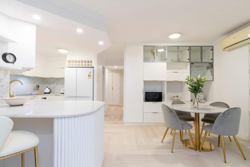 Kitchen or kitchenette, Dining area, air conditioner