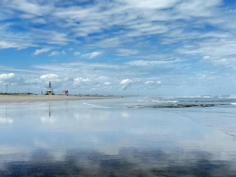 Day, Natural landscape, Beach, Entertainment