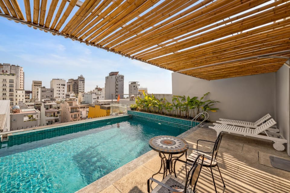 Property building, Day, View (from property/room), Balcony/Terrace, Pool view, Swimming pool, Swimming pool, sunbed