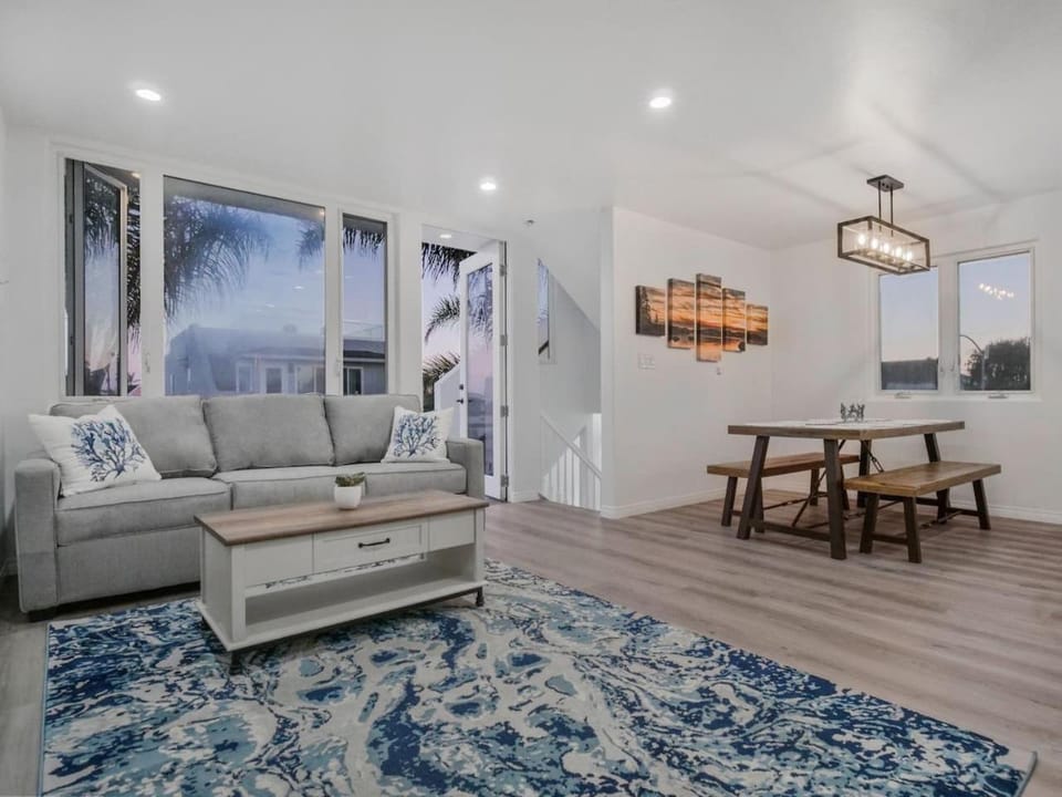 Ocean Bay Views with Private Rooftop Hot Tub House in Mission Beach