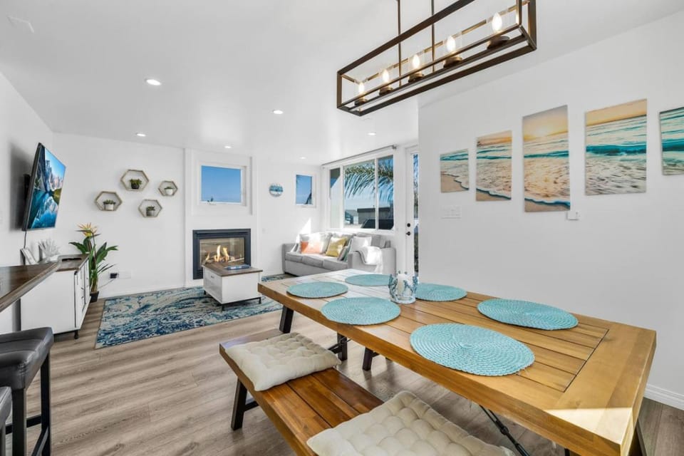 Ocean Bay Views with Private Rooftop Hot Tub House in Mission Beach