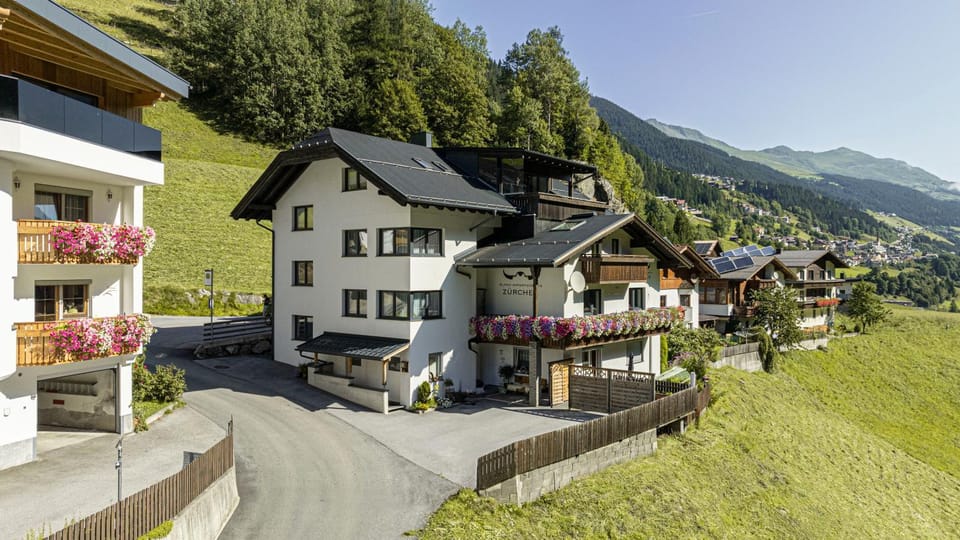 Property building, Neighbourhood, Natural landscape, Mountain view, Parking