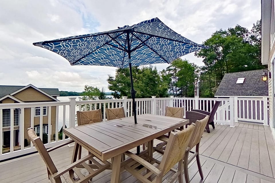 Leaward Shores Guesthouse House in Moultonborough