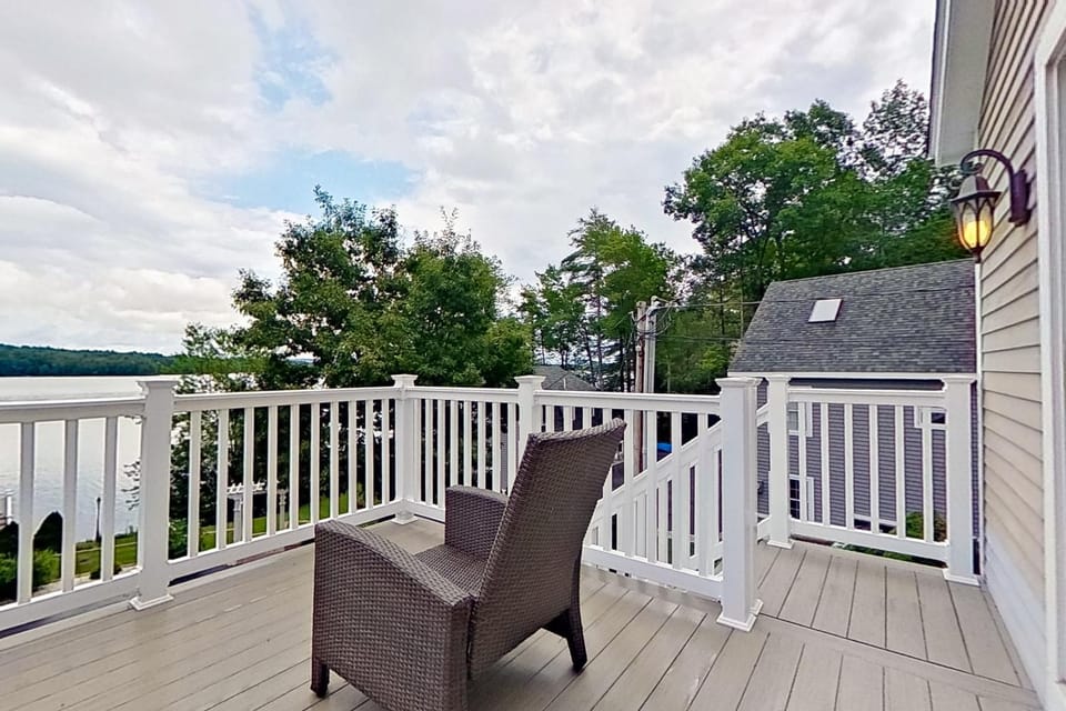 Leaward Shores Guesthouse House in Moultonborough