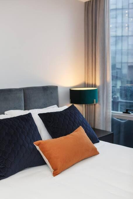 The Skysill - A Sleek Inner city Sanctuary with Pool Apartment in Southbank