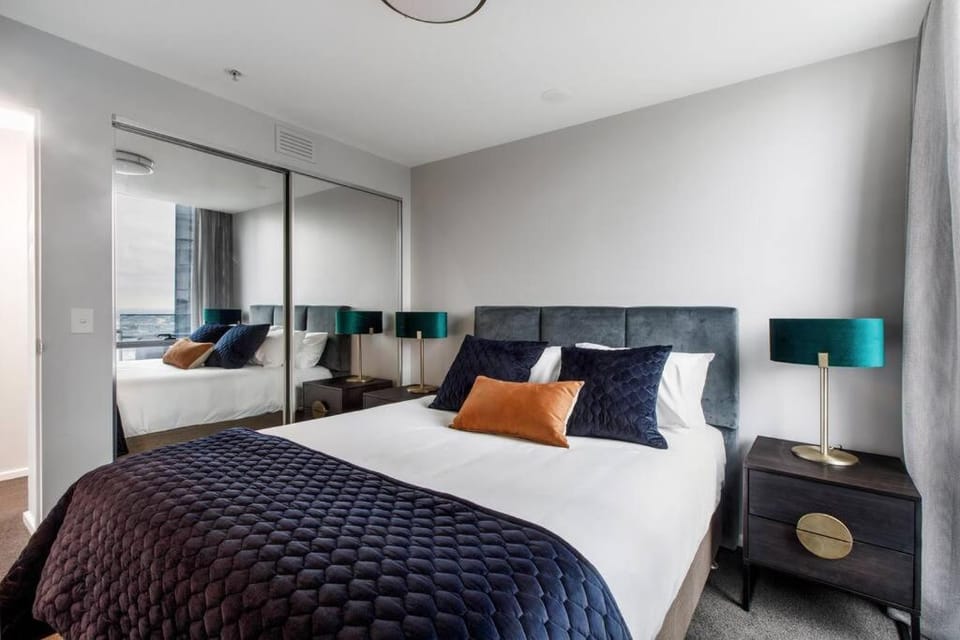 The Skysill - A Sleek Inner city Sanctuary with Pool Apartment in Southbank