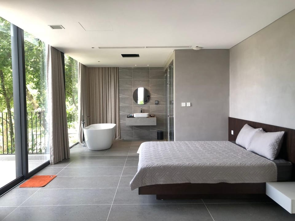 Toilet, Bed, Bathroom, Photo of the whole room, Bedroom, towels