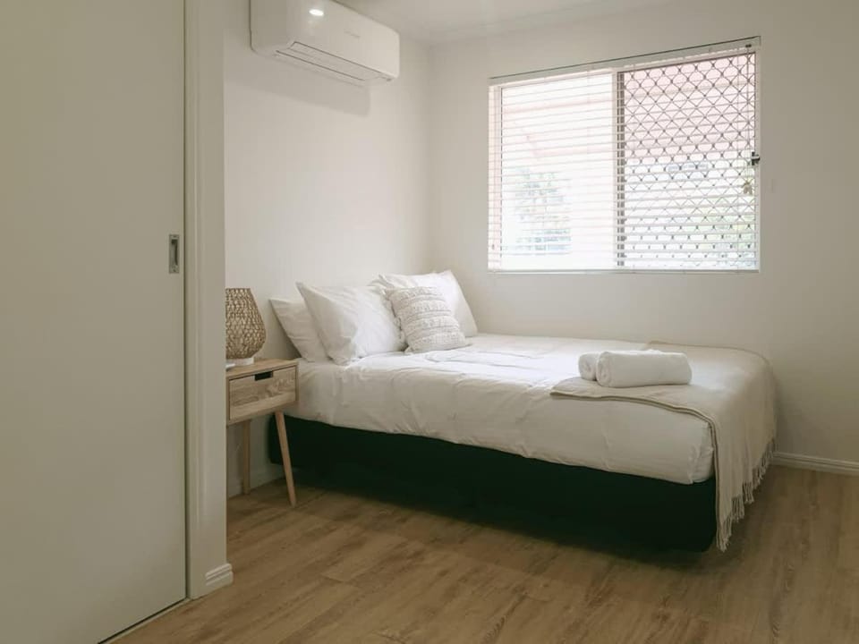 Bed, Photo of the whole room, Bedroom, towels, air conditioner