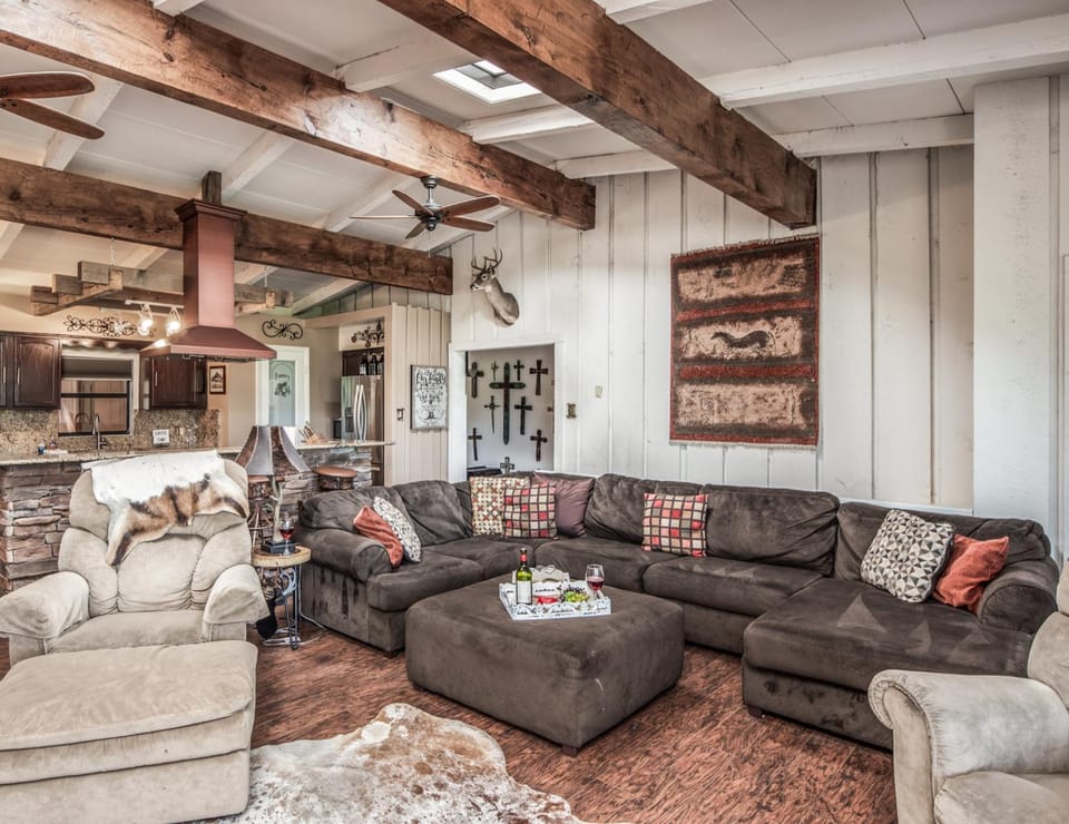 Living room, Seating area, furniture, kitchen