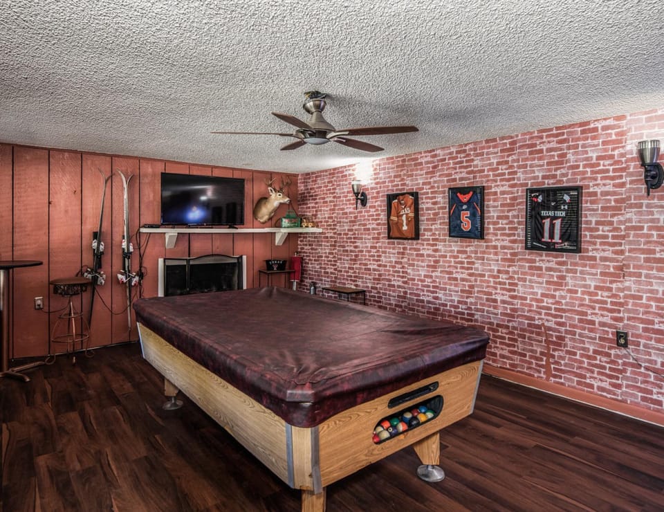 Billiard, TV and multimedia, fireplace