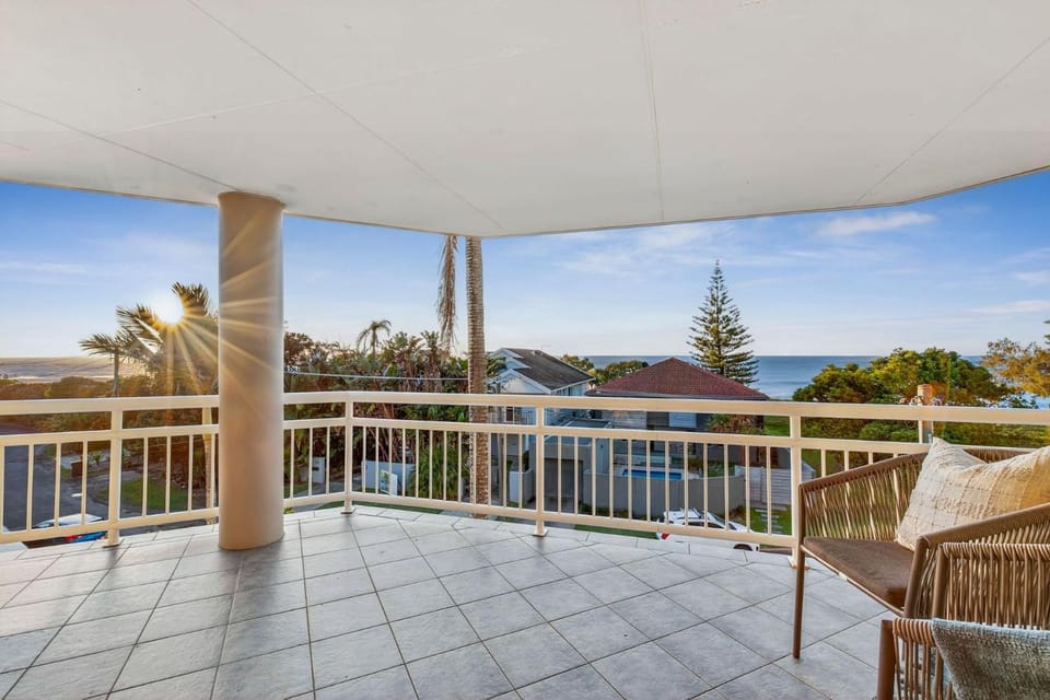 Beachside Manor House in Sapphire Beach