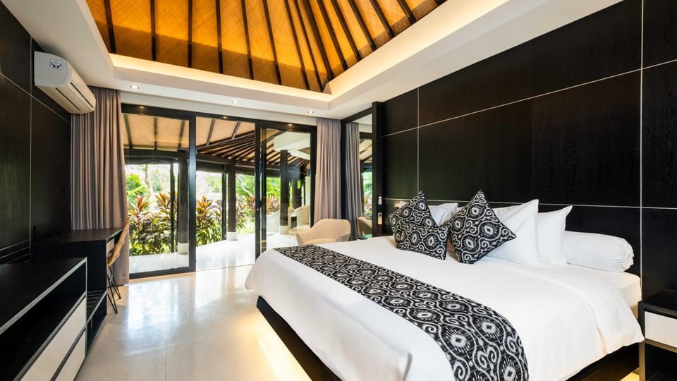 Bed, Photo of the whole room, Bedroom, air conditioner