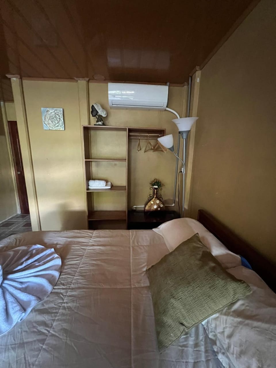 Bed, Bedroom, air conditioner