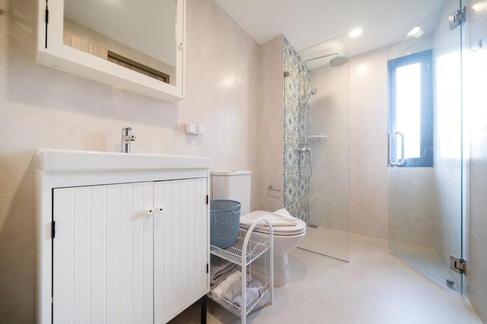 Shower, Toilet, Bathroom