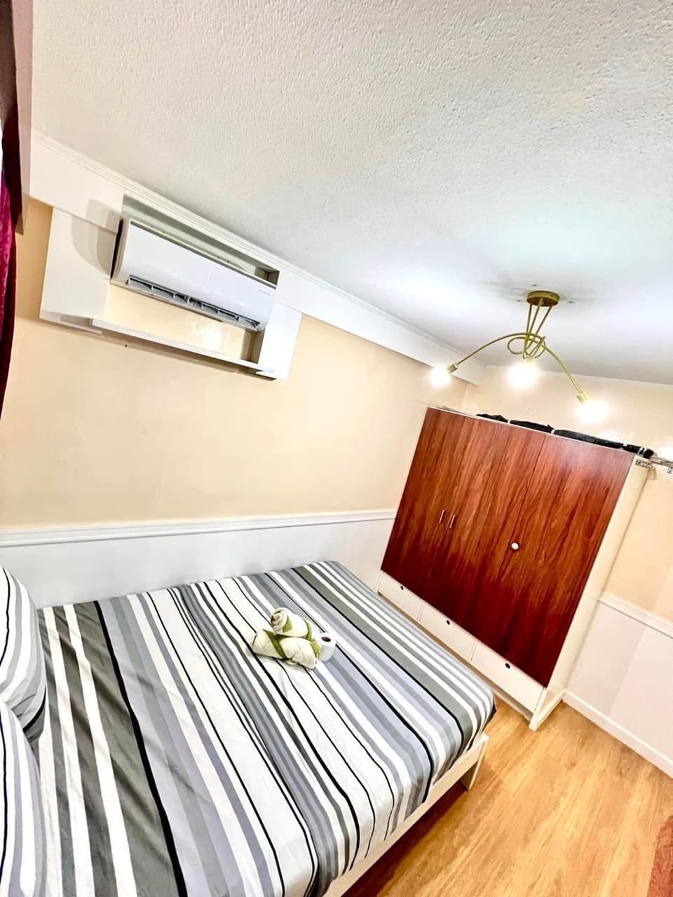 Bed, Photo of the whole room, Bedroom, wardrobe, air conditioner