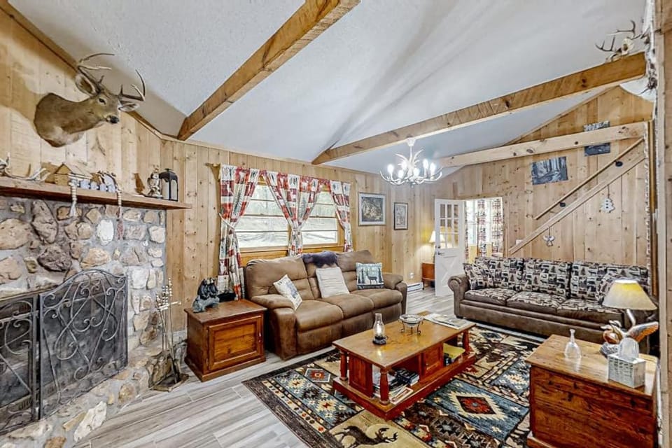 The Little Dude Cabin Cabin in Tennessee