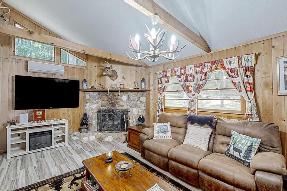 The Little Dude Cabin Cabin in Tennessee
