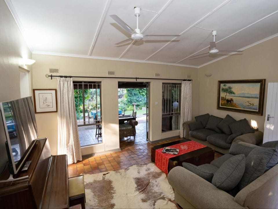 Communal lounge/ TV room
