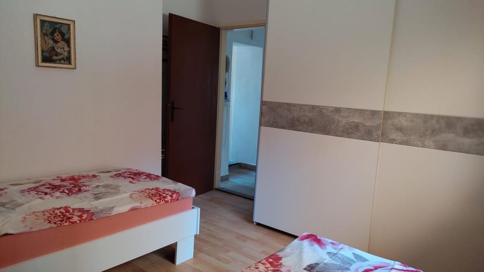 Bedroom, wardrobe