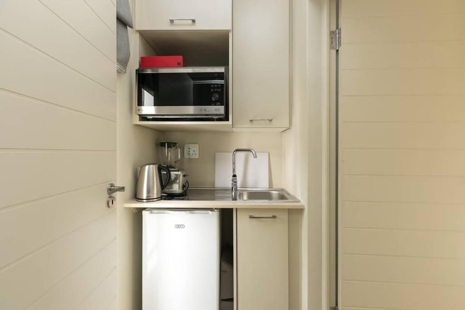 Business traveler LuxRoom 20Mb WiFi 2km 2 gautrain Apartment in Johannesburg