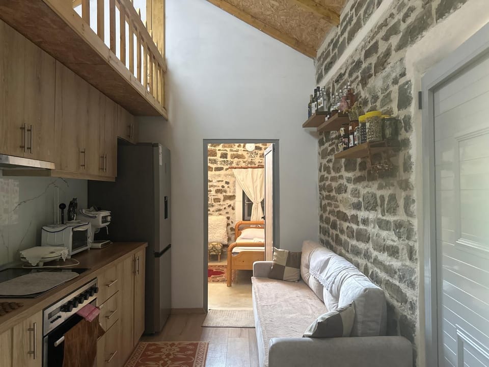 Kitchen or kitchenette, Living room