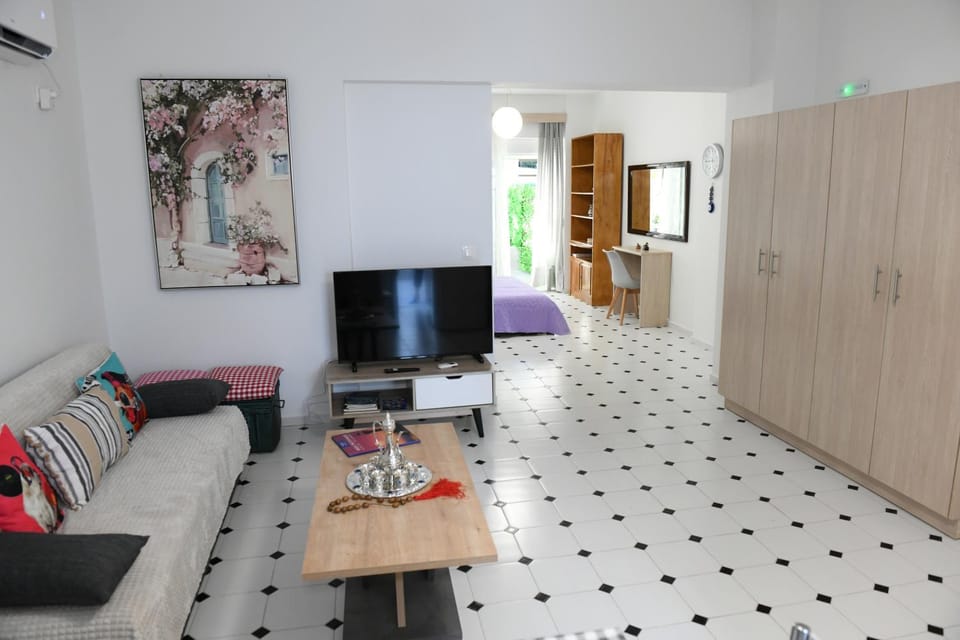 TV and multimedia, Seating area, wardrobe