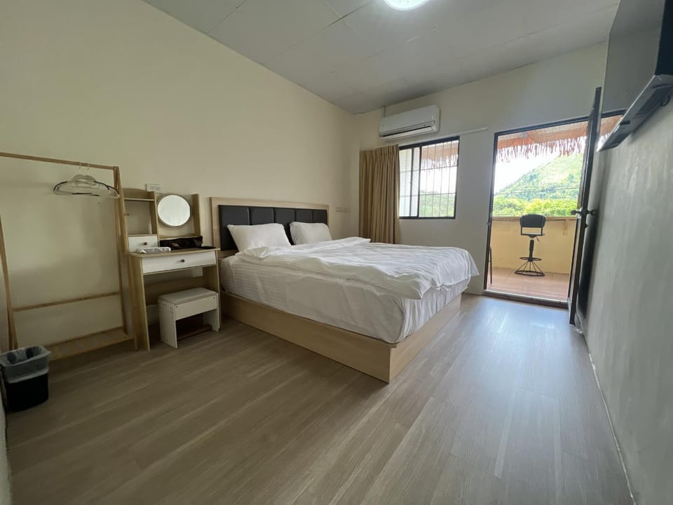 Bed, TV and multimedia, Bedroom, air conditioner