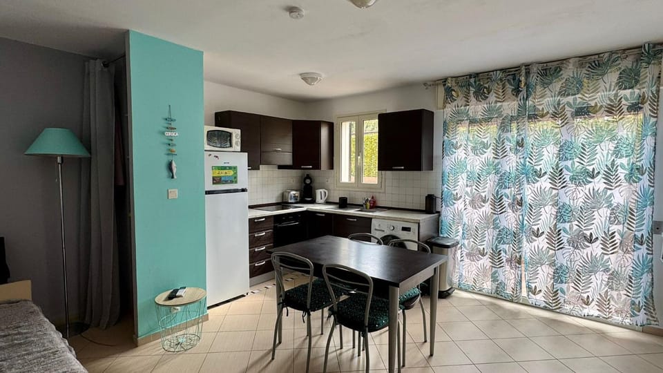 Joli appartement en Corse avec piscine Apartment in Belgodère