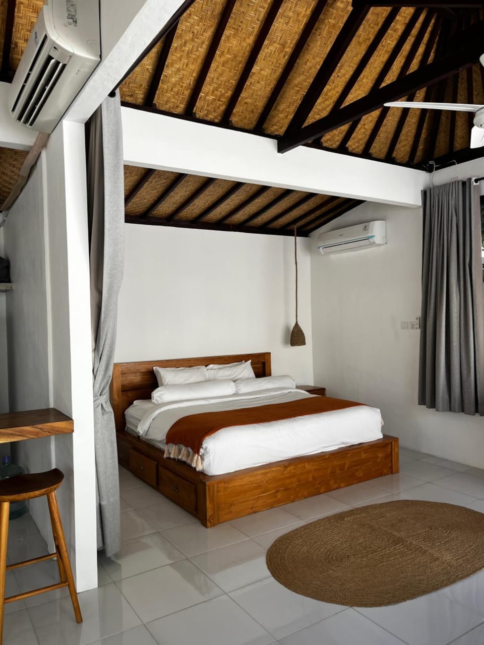 Bedroom, air conditioner