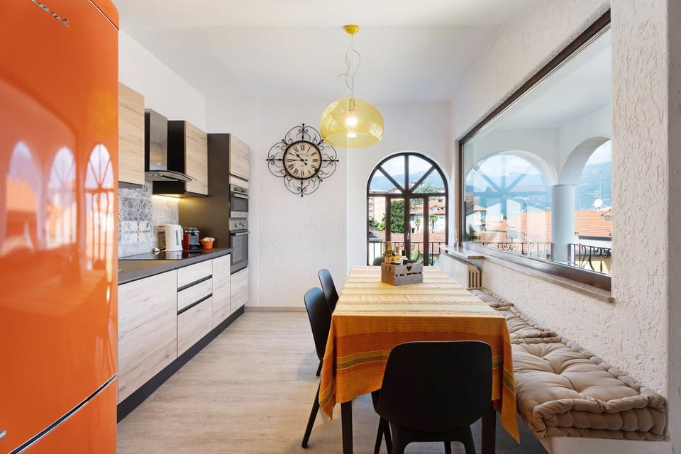 Property building, Kitchen or kitchenette, Living room