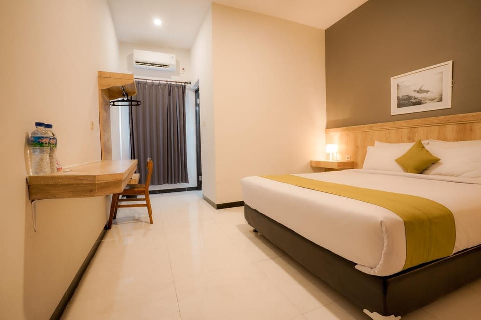 Bed, Photo of the whole room, Bedroom, air conditioner