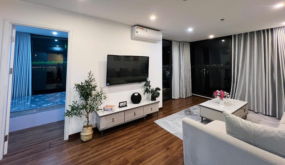 Communal lounge/ TV room, TV and multimedia, Living room, Seating area, Evening entertainment, air conditioner