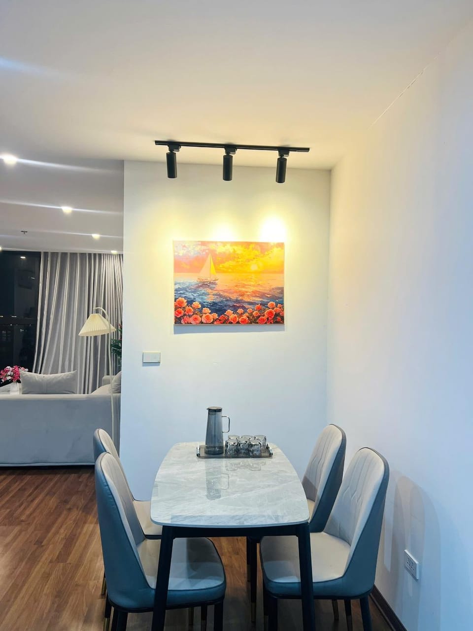 Kitchen or kitchenette, Living room, Seating area, Dining area