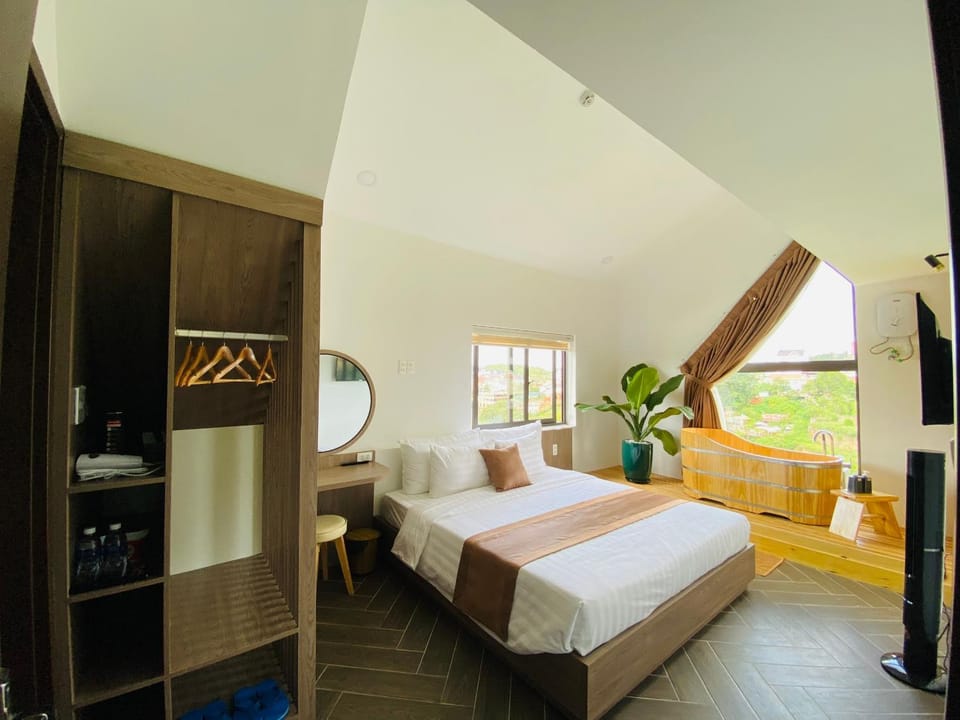 Bed, Photo of the whole room, Bath, wardrobe