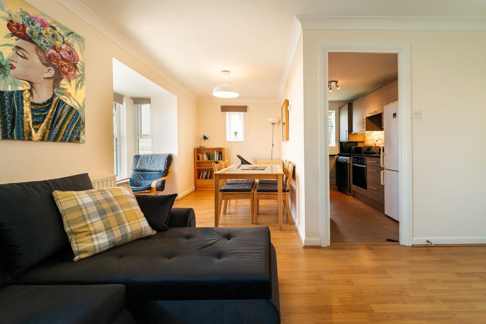 Luxury Riverview 2Bed Apt- 5 mins from Excel London, Canary wharf, 02 Arena - Free Parking - PlayStation 4 Provided Apartment in London